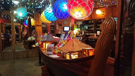La mariana sailing club - One of the oldest Tiki bars in Hawaii, La Mariana Sailing Club is always a delight to visit.
